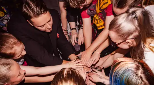 Taikuri häihin tekee lähitaikuutta häissä